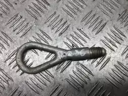 Крюк буксировочный