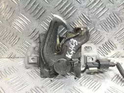 Замок капота