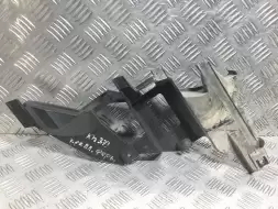 Крепление фары правой