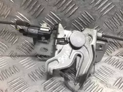 Замок капота