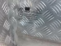 Стекло двери передней правой