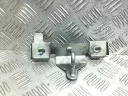 Ответная часть (скоба) замка двери