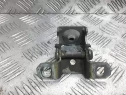 Петля крышки багажника