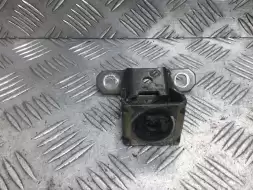 Петля крышки багажника