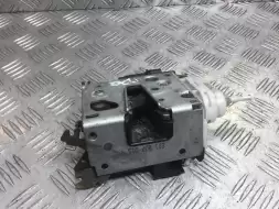 Замок двери передней левой