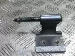 Петля крышки багажника