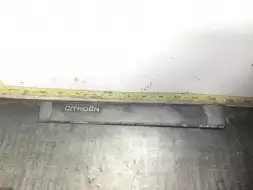 Молдинг двери передней левой