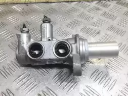 Цилиндр тормозной главный