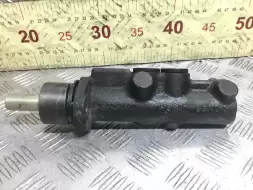 Цилиндр тормозной главный