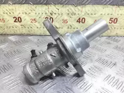 Цилиндр тормозной главный