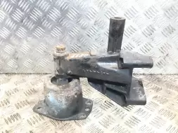 Кронштейн двигателя