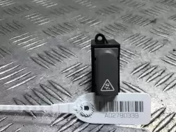 Кнопка антипробуксовочной системы (ABS/ESP)