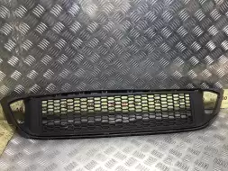Заглушка (решетка) в бампер передний