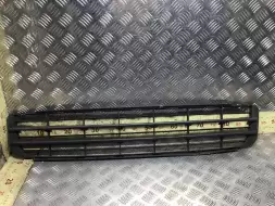 Заглушка (решетка) в бампер передний