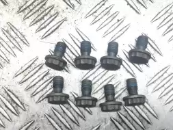 Болт маховика