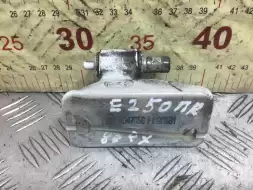 Петля двери передней правой