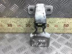 Петля двери передней правой