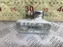 Петля двери передней левой