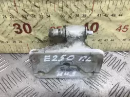 Петля двери передней левой