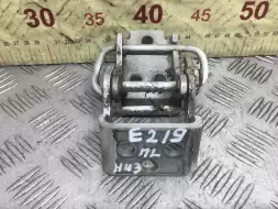 Петля двери передней левой