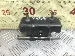 Петля крышки багажника