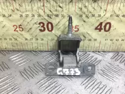 Петля крышки багажника