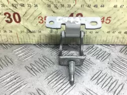 Петля крышки багажника