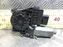 Моторчик стеклоподъемника задний правый