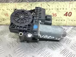 Моторчик стеклоподъемника задний правый