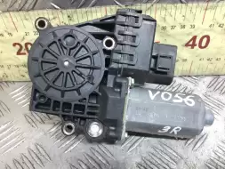 Моторчик стеклоподъемника задний правый