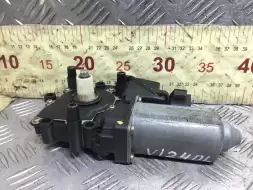 Моторчик стеклоподъемника передний левый