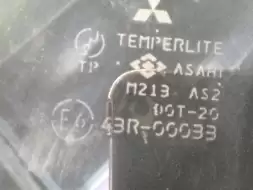 Стекло двери передней правой