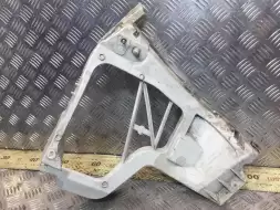 Крепление бампера переднего