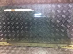 Стекло двери передней правой