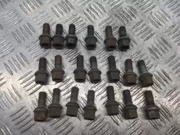 Болт колесный