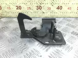 Крюк капота