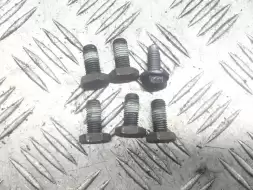 Болт маховика