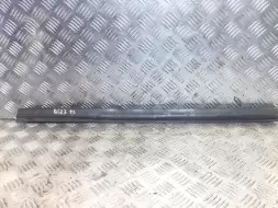 Молдинг двери передней левой