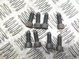 Болт маховика