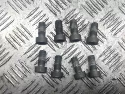 Болт маховика