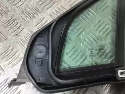 Форточка передняя правая