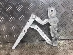 Петля капота