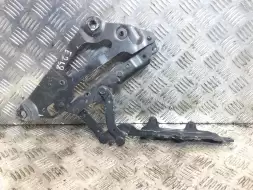 Петля капота