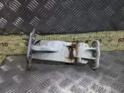 Петля двери задней левой