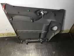 Обшивка двери передней правой (дверная карта)